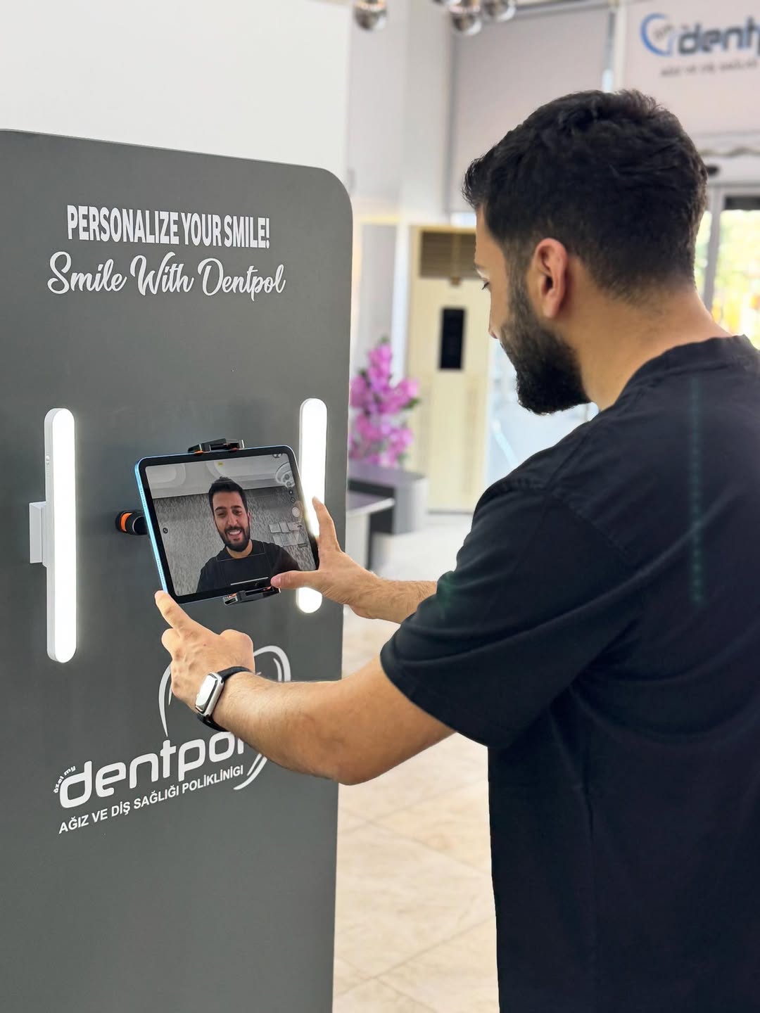 MY DENTPOL27 kliniğinde gülüş tasarımı ekranı ve hasta